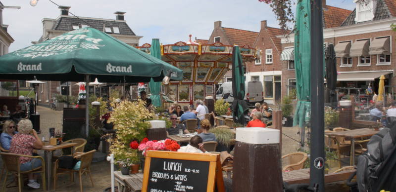 De draaimolen/zweef gewoon op het Plein en de rest op de Markt