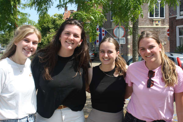 Renneke, Astrid, Talitha en Annaleen. Actief onder de naam RAAT