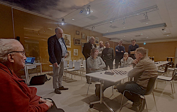 barraazje tusken Marten Walinga (l) en de nije kampioen Jelle Wiersma